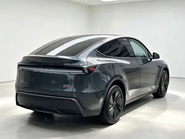 Tesla Model Y 2025