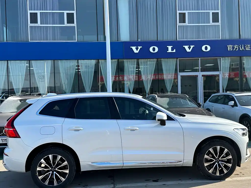 Volvo XC60 2022 — фото 5