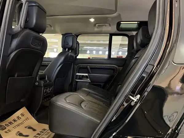 Land Rover Defender 2021