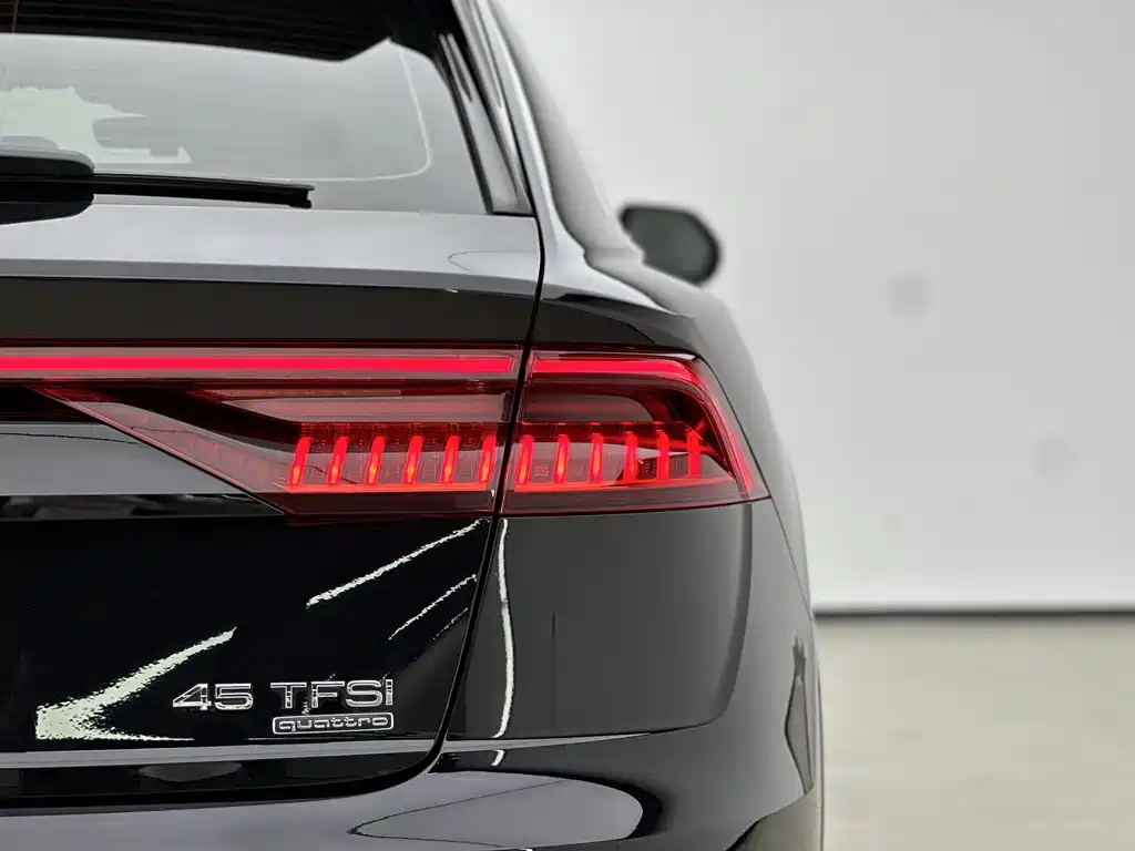Audi Q8 2021 — фото 15