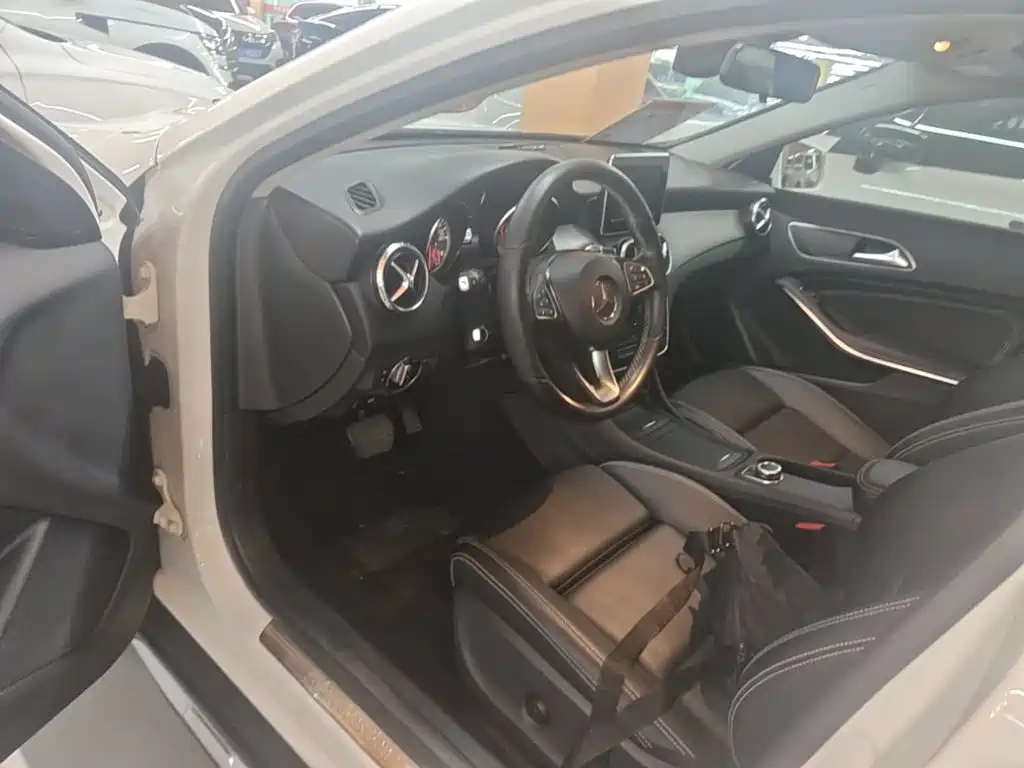Mercedes-Benz GLA 2017 — фото 16