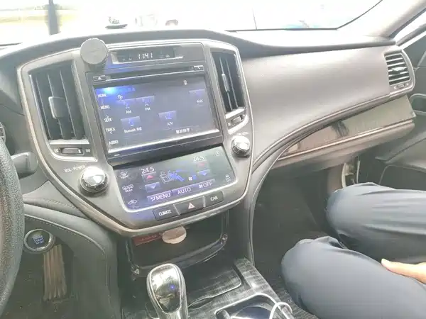 Toyota Crown 2015
