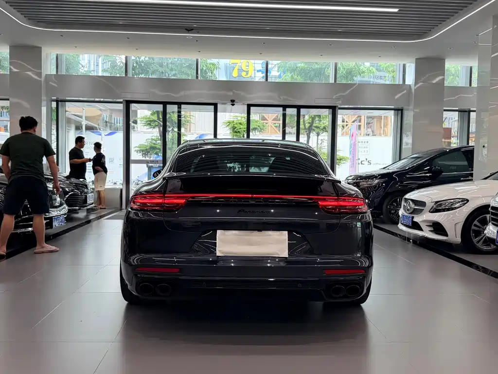Porsche Panamera 2019 — фото 16