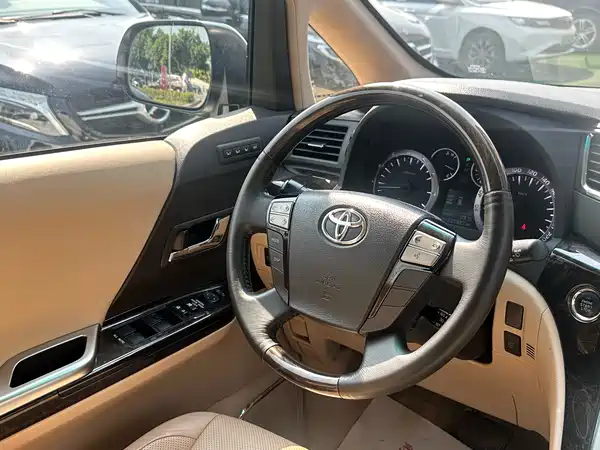 Toyota Alphard 2012