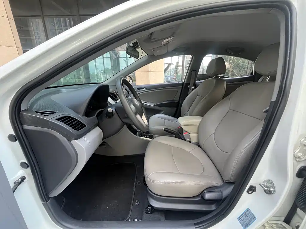 Hyundai Verna 2017 — фото 9