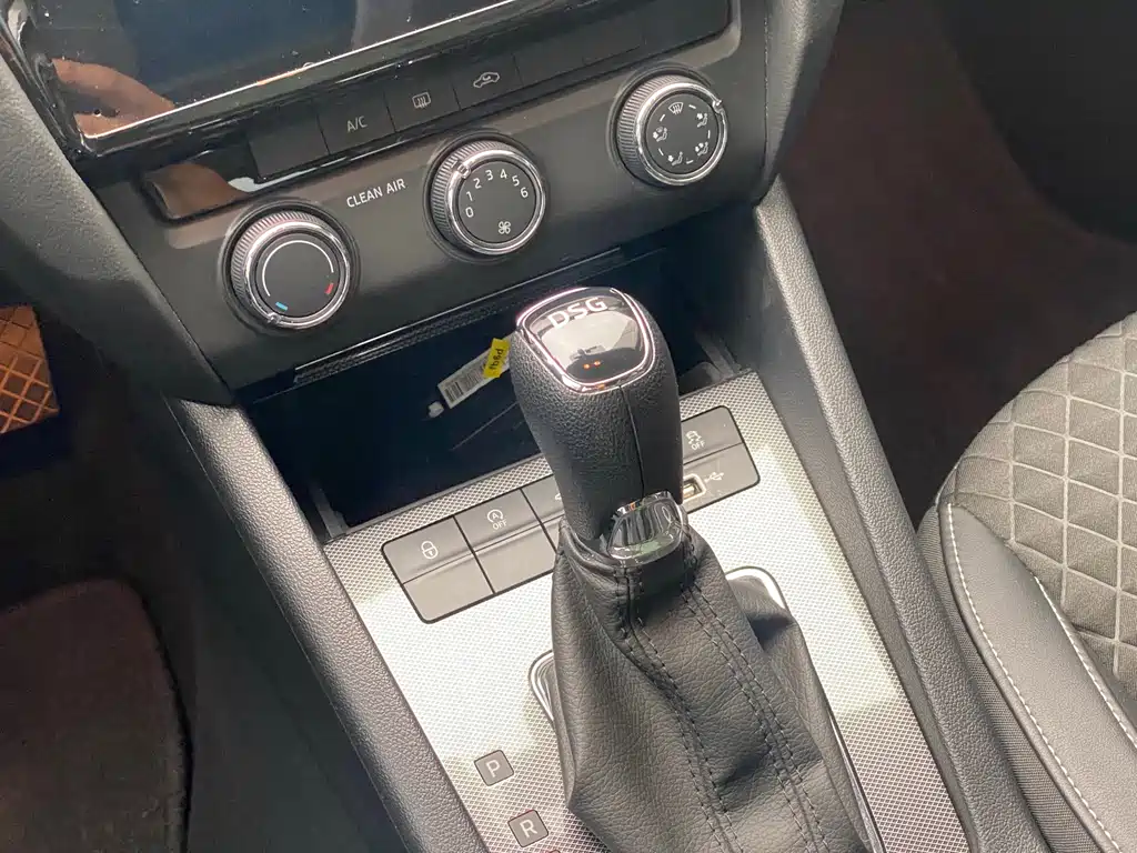 Skoda Octavia 2020 — фото 15