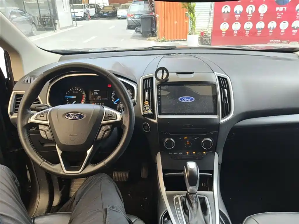 Ford Edge 2017 — фото 10