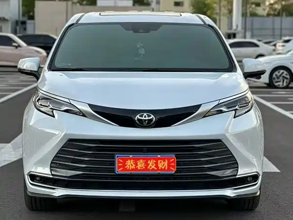 Toyota Sienna 2025