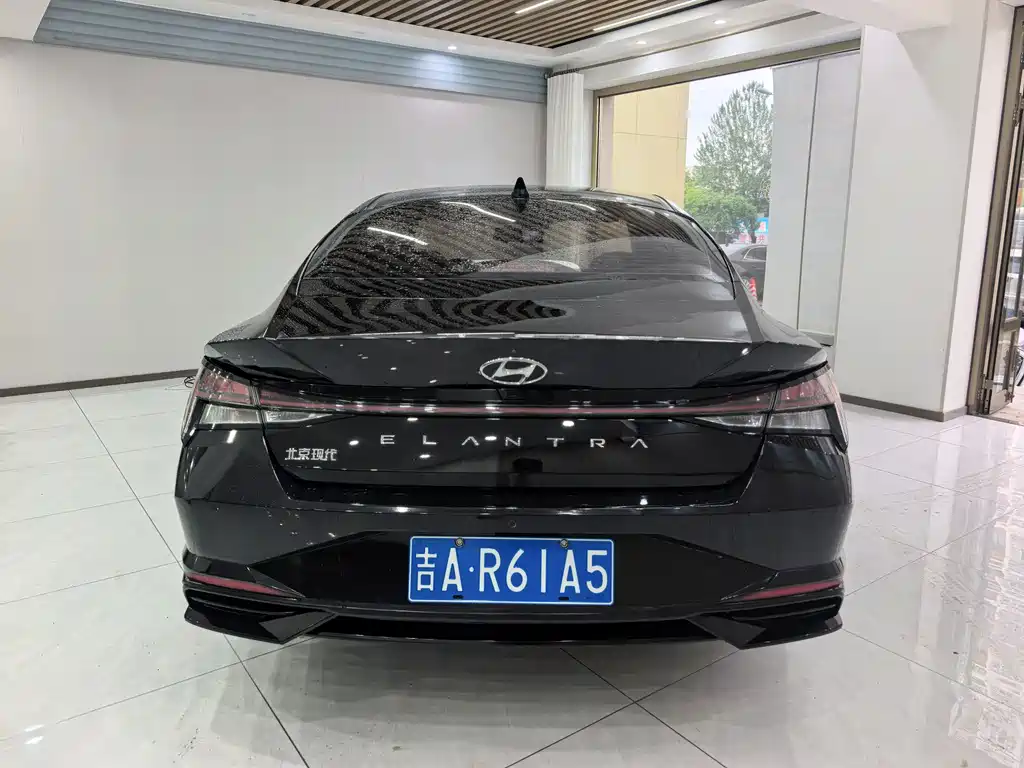 Hyundai Elantra 2022