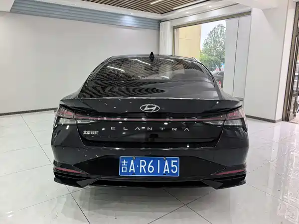 Hyundai Elantra 2022