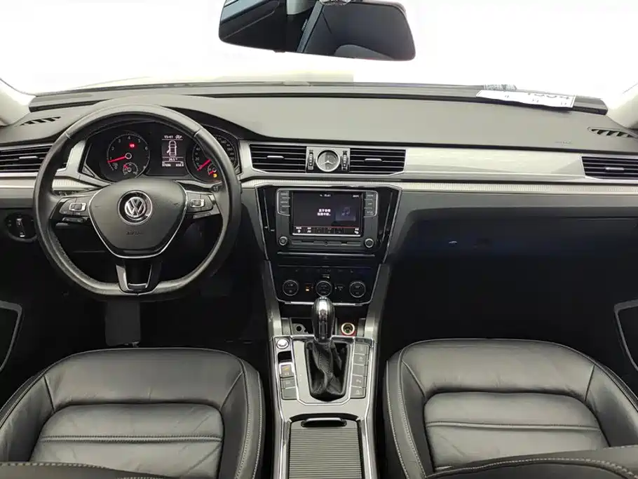 Volkswagen Passat 2019 — фото 12