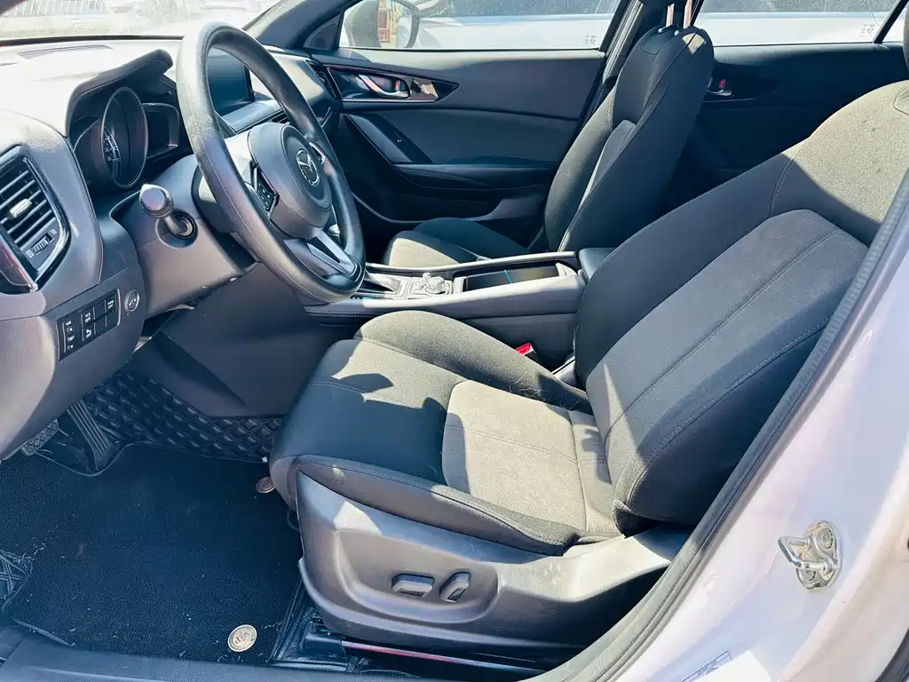 Mazda CX-4 2023
