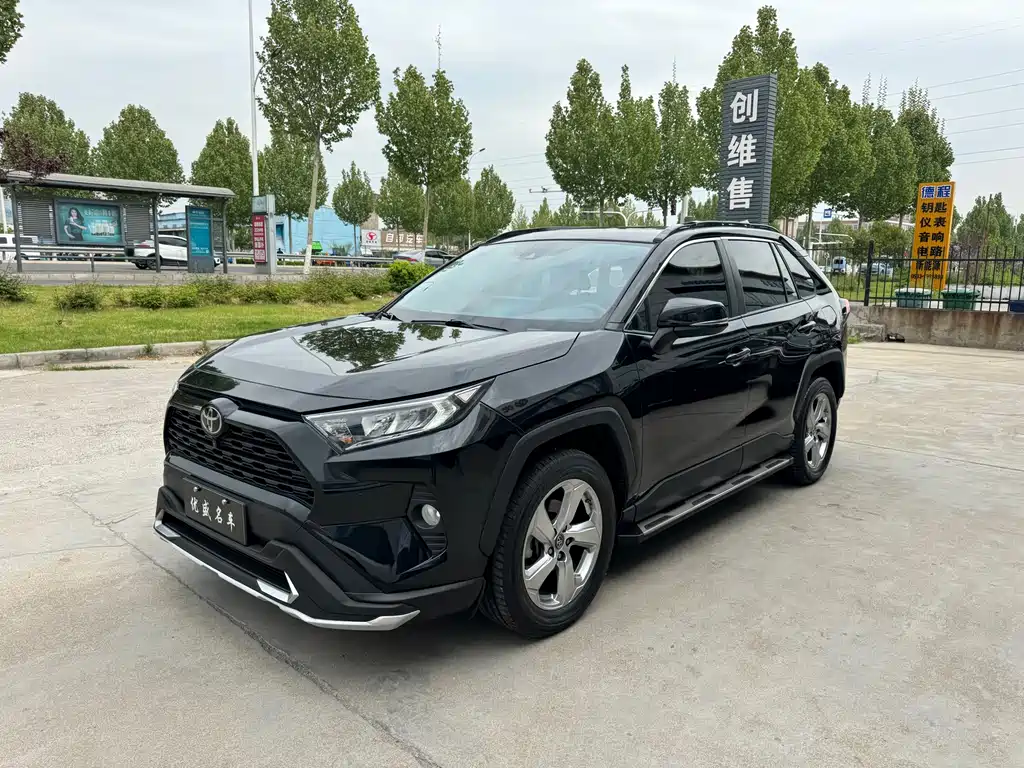 Toyota RAV4 2021 — фото 1