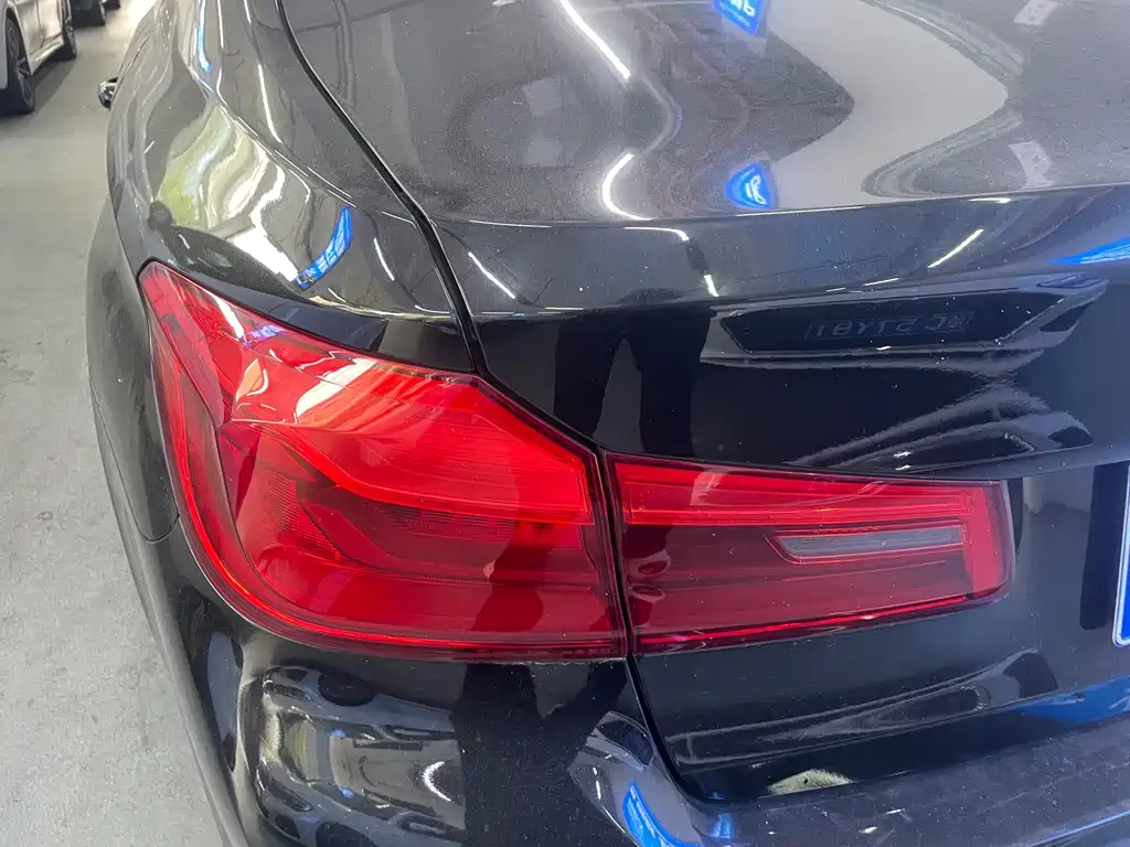 BMW 5 Series 2019 — фото 9