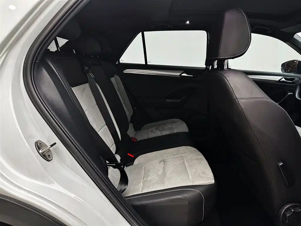Volkswagen T-Roc 2022 — фото 16