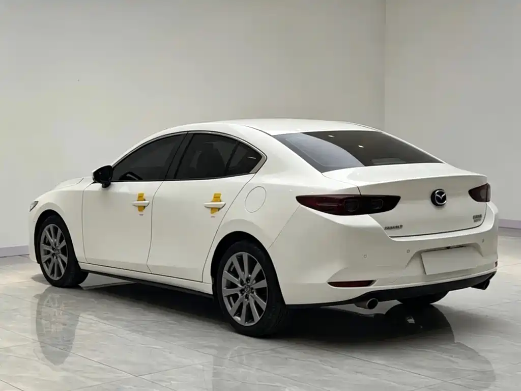 Mazda 3 Axela 2024