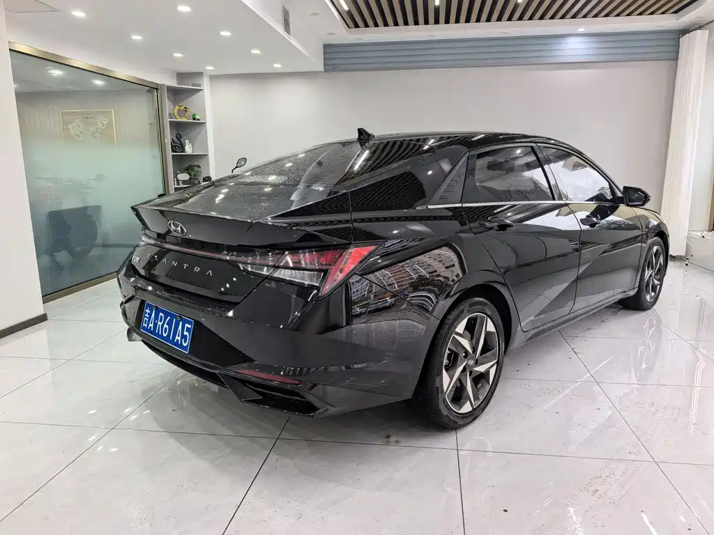 Hyundai Elantra 2022