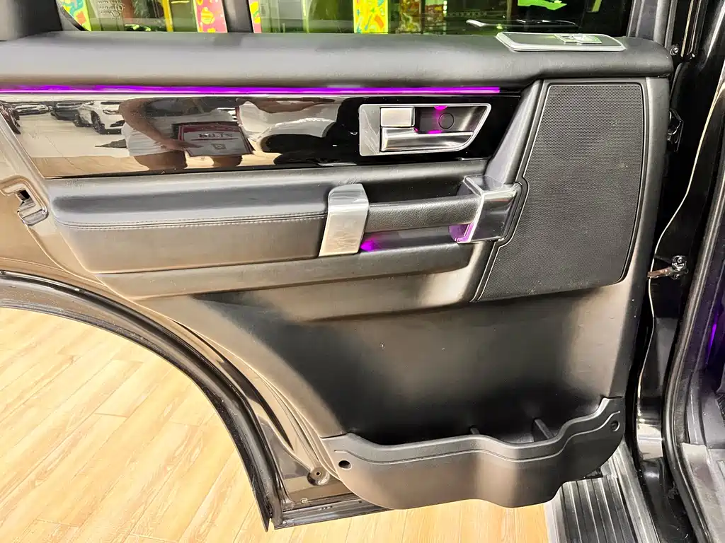 Land Rover Discovery 2011 — фото 14