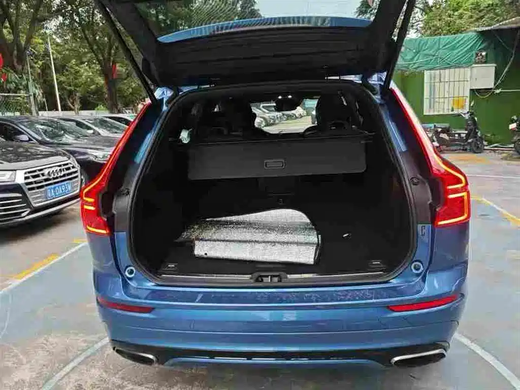 Volvo XC60 2018 — фото 9