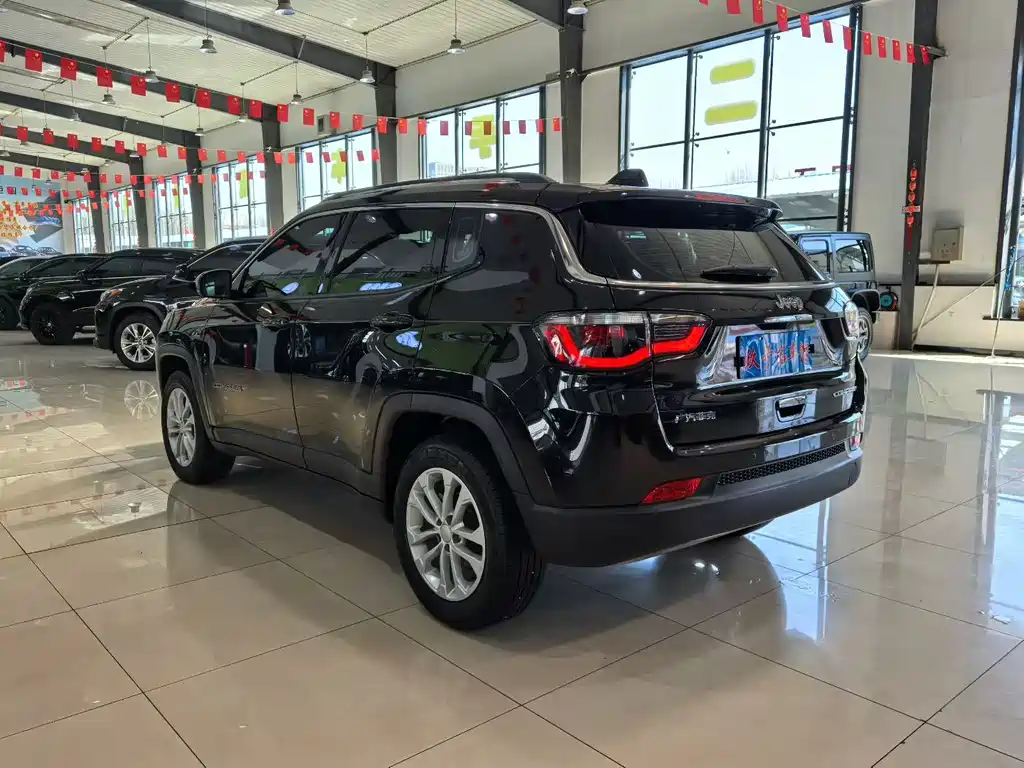 Jeep Compass 2021 — фото 15