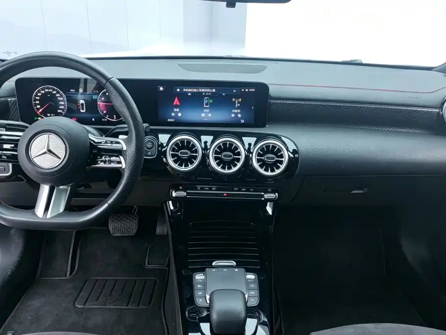Mercedes-Benz A-Class 2023 — фото 12
