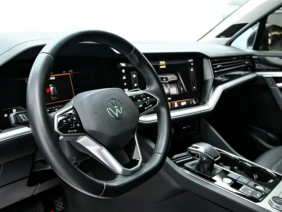 Volkswagen Touareg 2021 — фото 18
