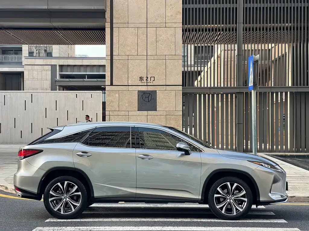 Lexus RX 2021 — фото 6