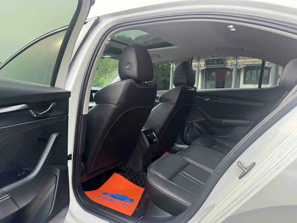 Skoda Octavia 2023 — фото 8