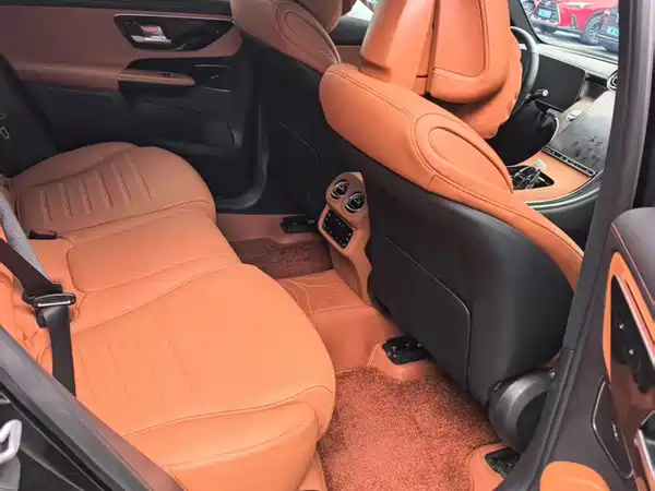Mercedes-Benz GLC 2025