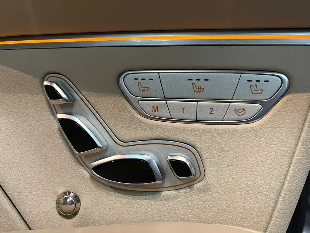 Mercedes-Benz V-Class 2023 — фото 20