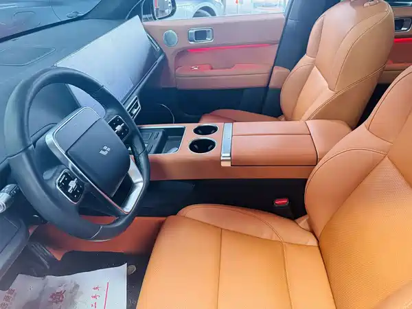Li Auto L6 2025