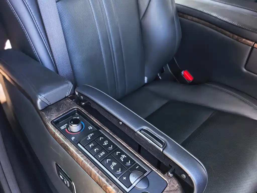 Toyota Alphard 2023 — фото 13