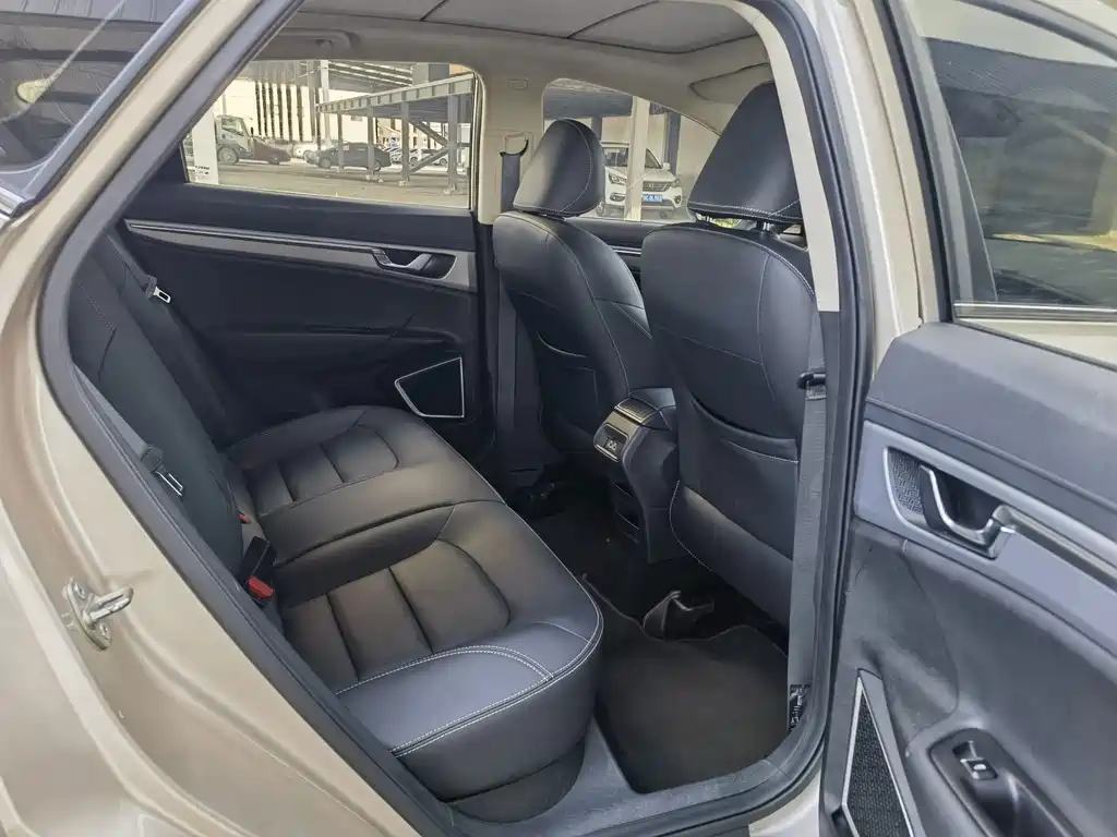Geely Emgrand GS 2018 — фото 10