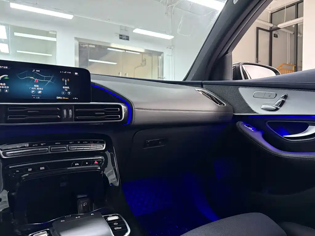 Mercedes-Benz EQC 2022 — фото 18