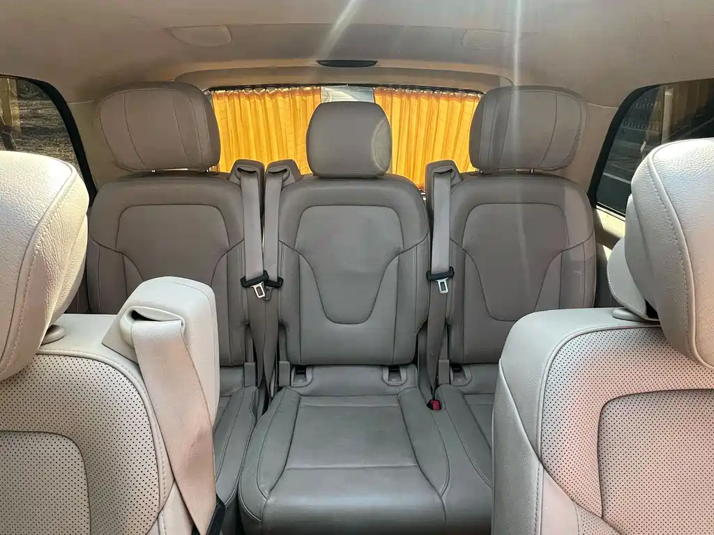 Mercedes-Benz V-Class 2018 — фото 10