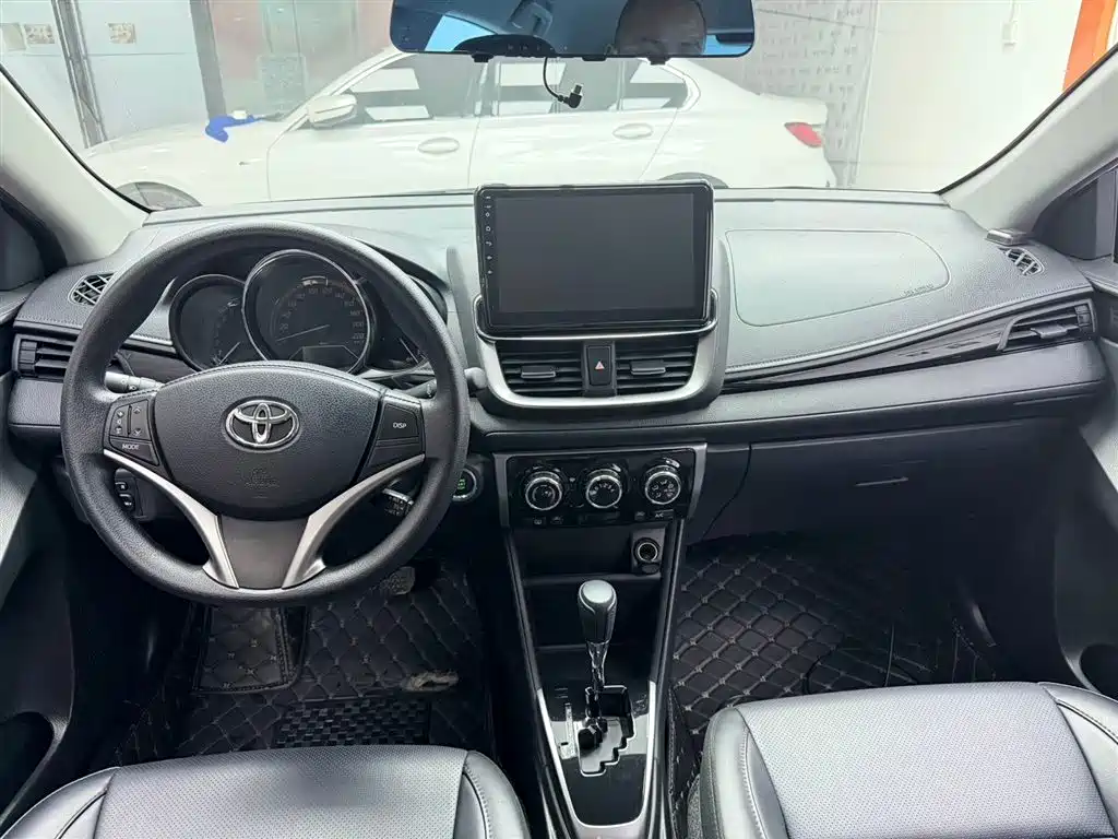 Toyota Yaris L 2022 — фото 12