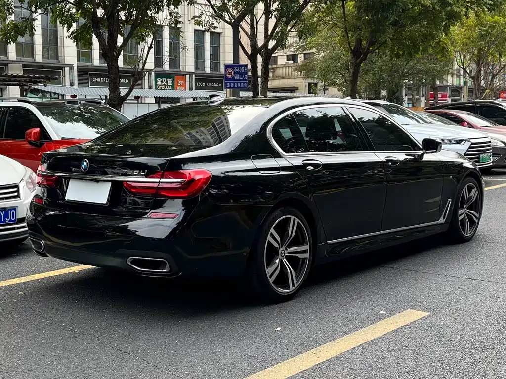 BMW 7 Series 2018 — фото 9