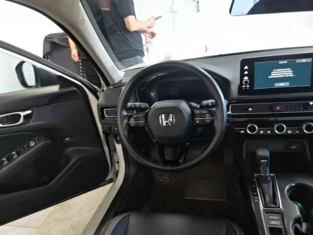 Honda Civic 2024 — фото 11