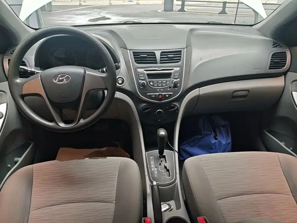 Hyundai Accent 2016 — фото 10