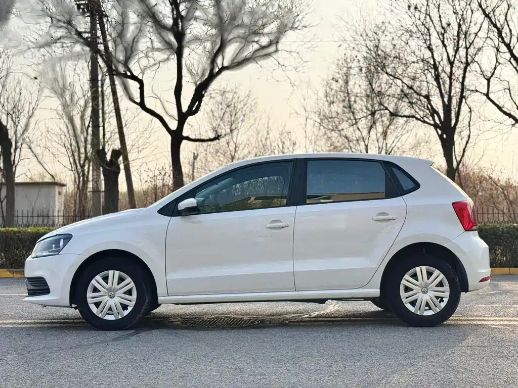 Volkswagen Polo 2015 — фото 21