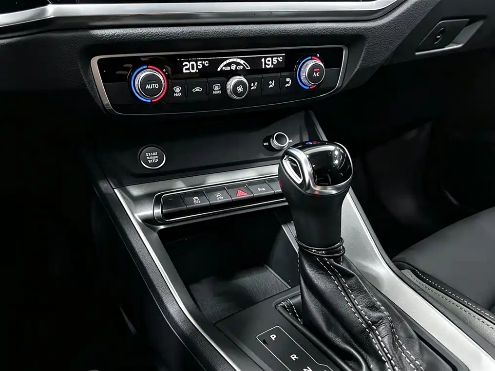 Audi Q3 2020 — фото 11
