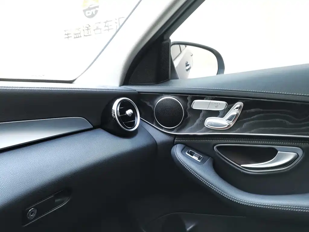 Mercedes-Benz C-Class 2019 — фото 16