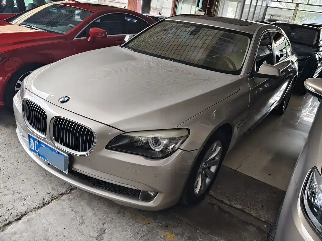 BMW 7 Series 2011 — фото 1