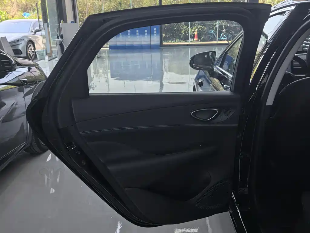 BYD Seal 05 DM-i 2025 — фото 12