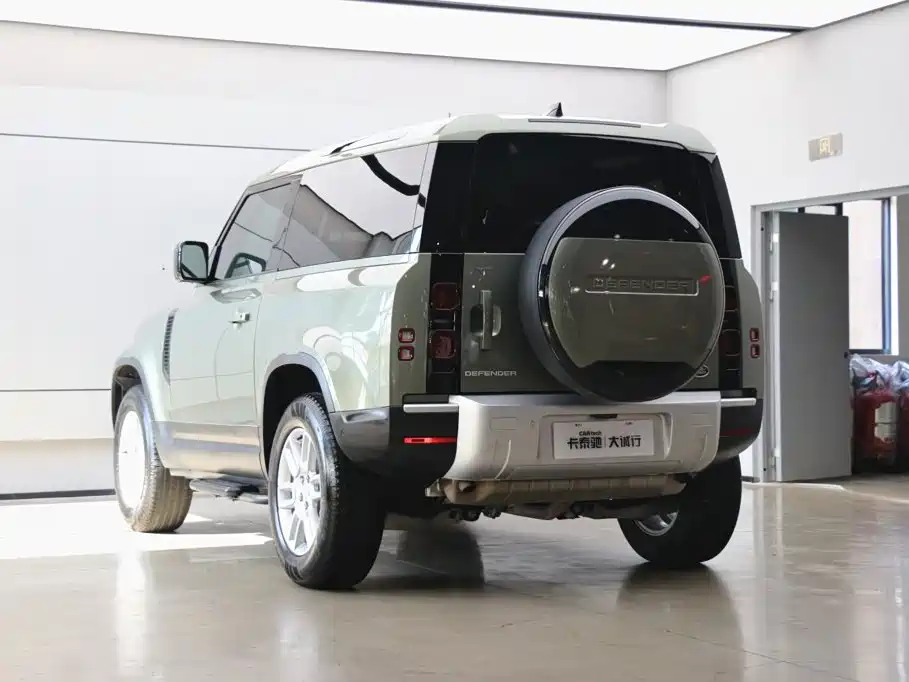Land Rover Defender 2024 — фото 34