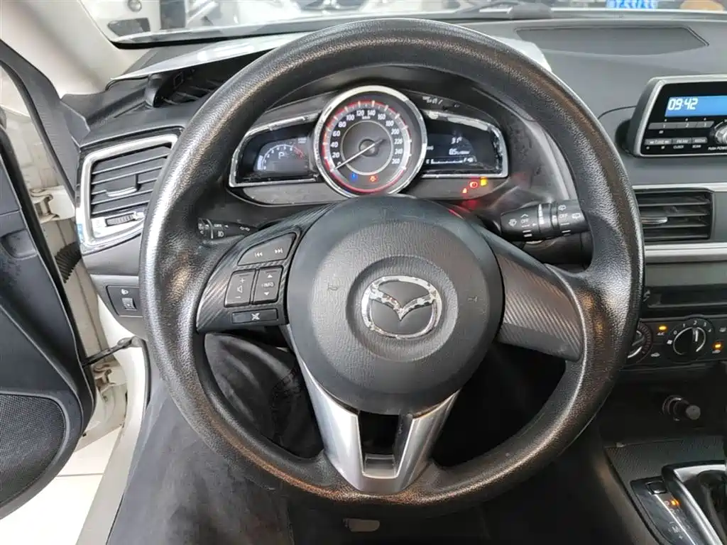 Mazda 3 Axela 2016 — фото 11