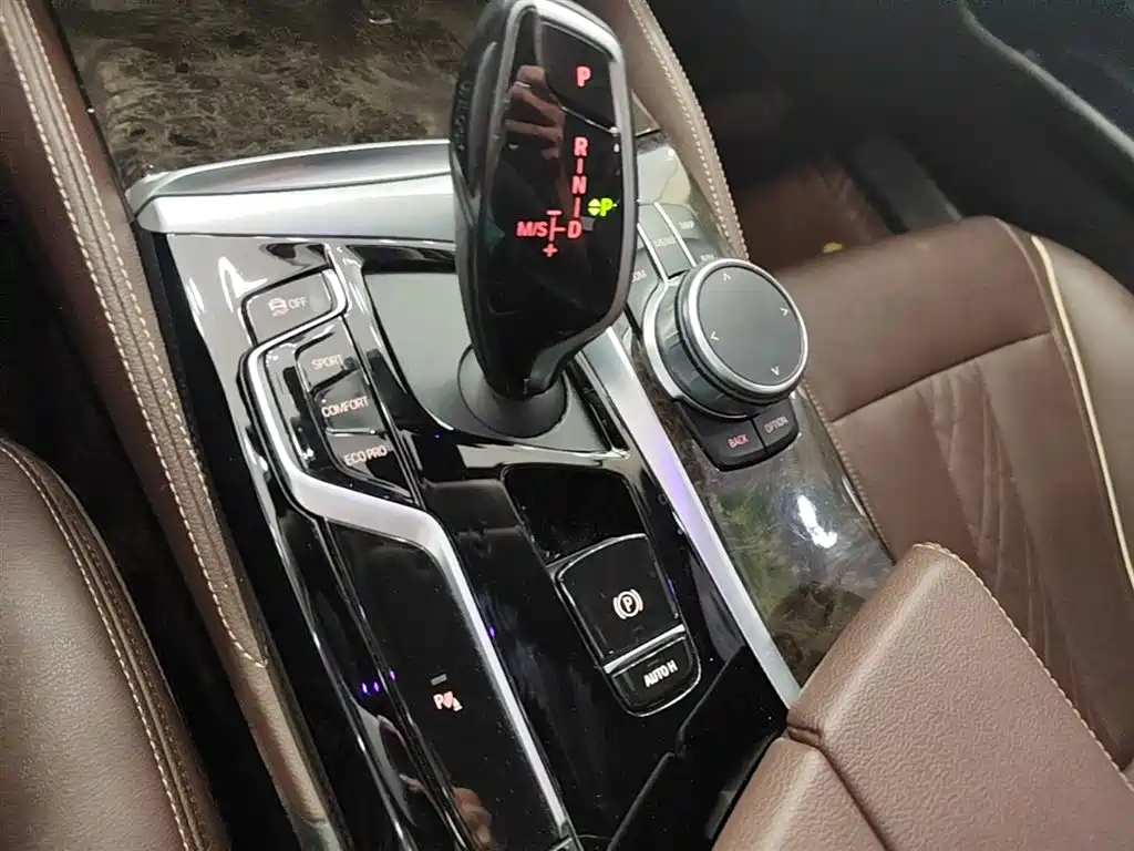 BMW 5 Series 2020 — фото 14