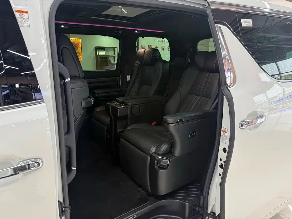 Toyota Alphard 2020 — фото 7