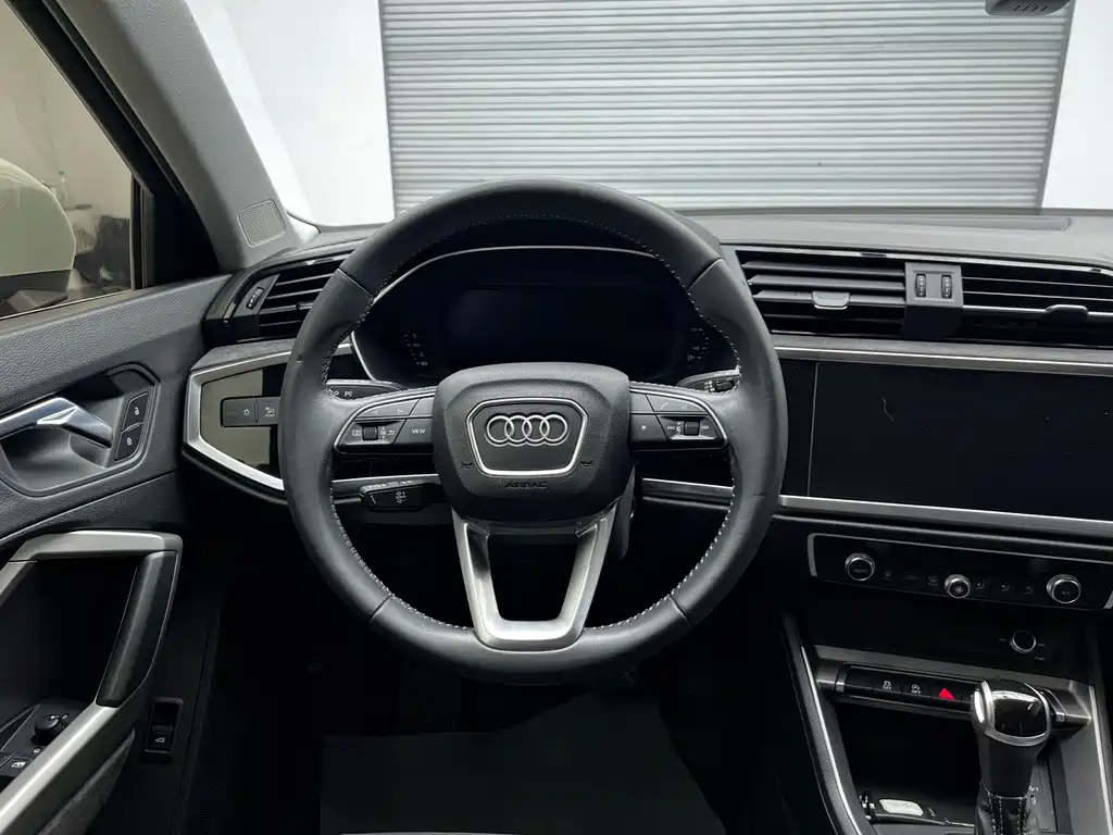 Audi Q3 2021 — фото 10
