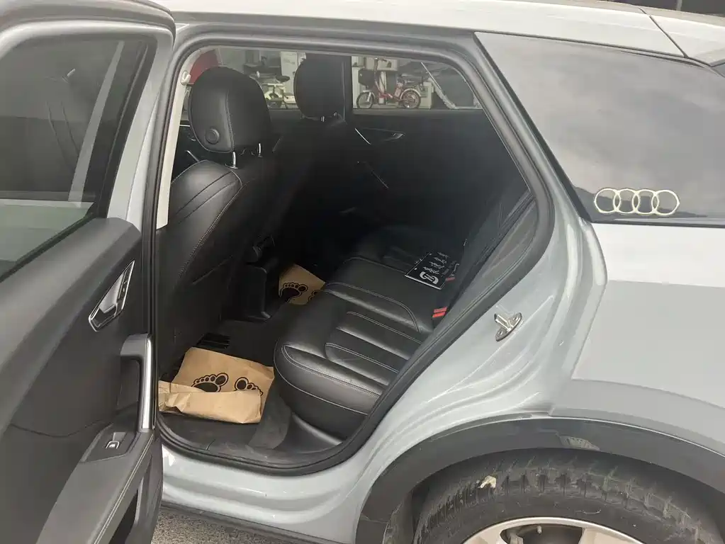 Audi Q2L 2023